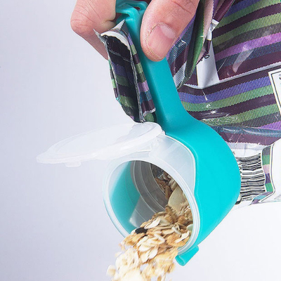 A cozinha Chip Bag Food Storage Sealing grampeia com derrama bicos
