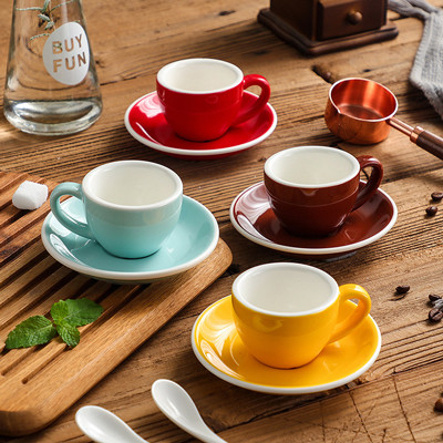 Os copos multicoloridos do café da porcelana 75ml com pires aumentam fontes da cozinha
