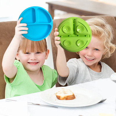 Placas de silicone para bebês multicoloridas de grau alimentício com sucção e tampas