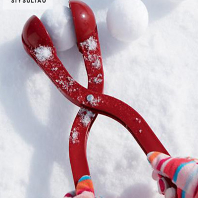 A bola plástica multicolorido da neve do fabricante da bola de neve brinca jogos com punho