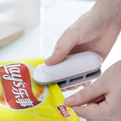 Mini Bag Sealer 2 em 1 calor e cortador para aferidor Handheld do vácuo dos sacos de plástico