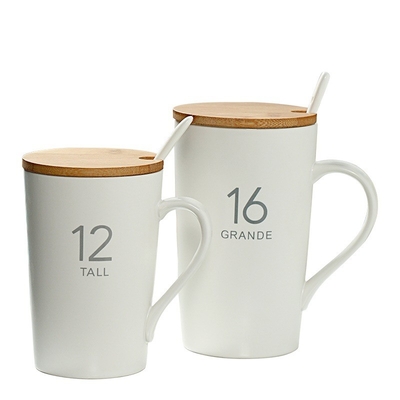 Copos bebendo feitos sob encomenda cerâmicos com as canecas brancas da sublimação 6oz da colher