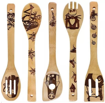 O laser de bambu dos utensílios da cozinha do Natal de Dia das Bruxas gravou o grupo de bambu da cutelaria