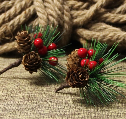 Agulhas artificiais do pinho do fruto vermelho do PVC para Mini Christmas Tree Ornaments