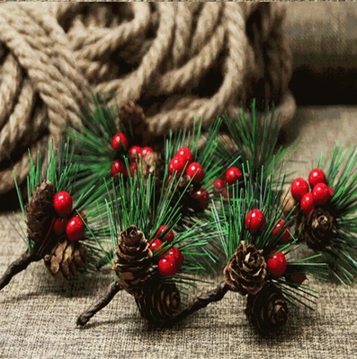 Agulhas artificiais do pinho do fruto vermelho do PVC para Mini Christmas Tree Ornaments