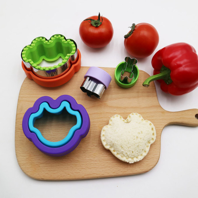 flor de aço inoxidável Dinos Circle Mickey Mold dos eletrodomésticos do cortador do sanduíche 4pcs