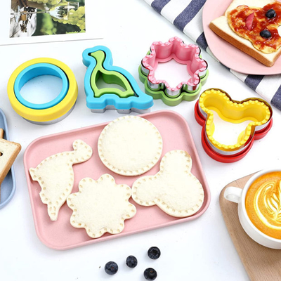 flor de aço inoxidável Dinos Circle Mickey Mold dos eletrodomésticos do cortador do sanduíche 4pcs