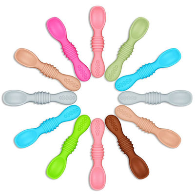 Colher da mastigação do arco-íris do silicone para bebês e crianças máquina de lavar louça e cofre forte do congelador