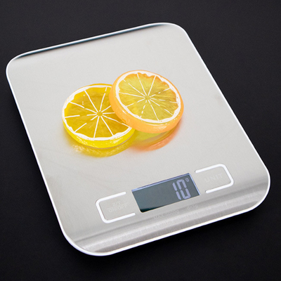 Gramas da escala de Digitas da cozinha do alimento e do peso corporal onças dos eletrodomésticos das escalas