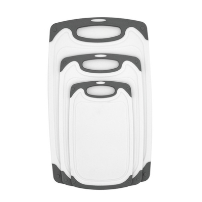 A placa de corte de desbastamento plástica livre Juice Grooves With Easy Grip da cozinha de BPA segura 676g