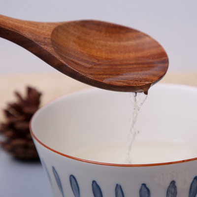 Cole não as colheres de madeira dos utensílios de bambu da cozinha maiorias para cozinhar 5 partes