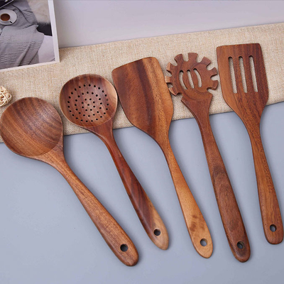Cole não as colheres de madeira dos utensílios de bambu da cozinha maiorias para cozinhar 5 partes