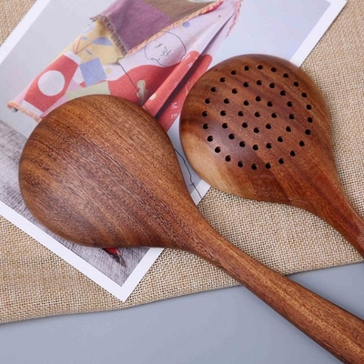 Cole não as colheres de madeira dos utensílios de bambu da cozinha maiorias para cozinhar 5 partes