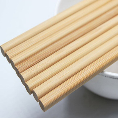 Os hashis de bambu naturais reusáveis aumentam para o cozimento do restaurante