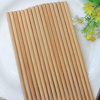 Os hashis de bambu naturais reusáveis aumentam para o cozimento do restaurante