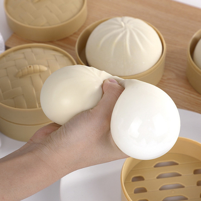 Bolo enchido cozinhado que espreme o brinquedo da inquietação da bola do esforço da bolinha de massa