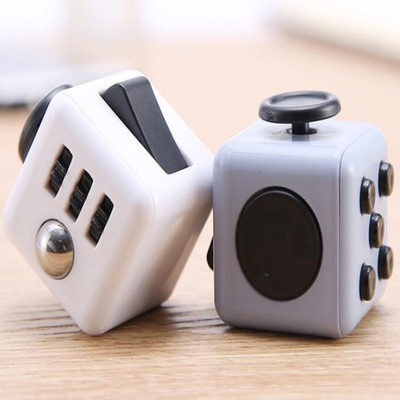 Brinquedos coloridos Mini Gadgets Cube da inquietação do alívio de tensão da descompressão